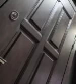 Входная дверь Лондон с Зеркалом 32 тонированным - Серый рельеф софт — изображение 3